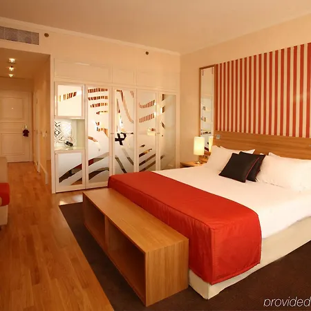 Отель Mamaison Riverside 5*