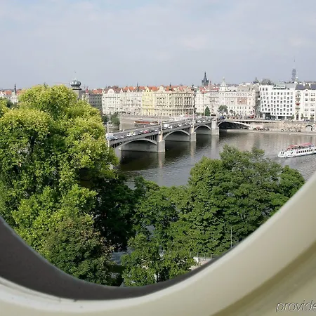 Mamaison Riverside Szálloda 5*
