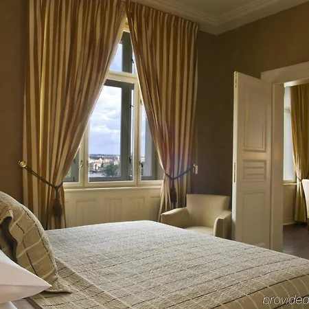 Mamaison Riverside Отель 5*