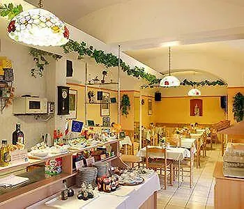 Golden Garni Hotel 3*