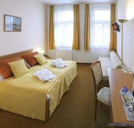 Centre Plaza Hotel 3*