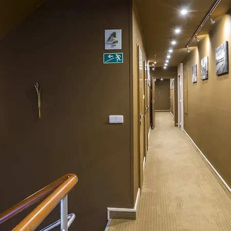 מלון Pytloun Kampa Garden 4*