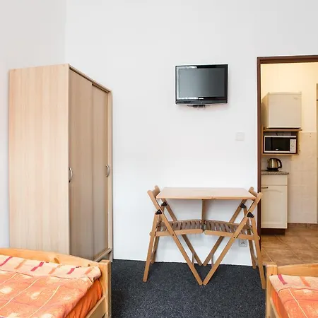 Holeckova Hostel *