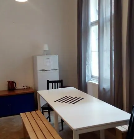 V Tunich Hostel *