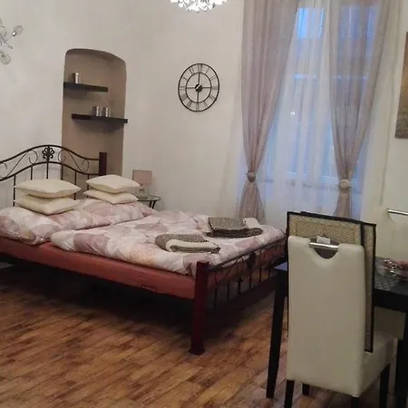 Jakubská 676 * Praga