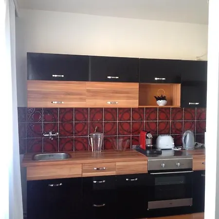 B&B Home לינה וארוחת בוקר 2*