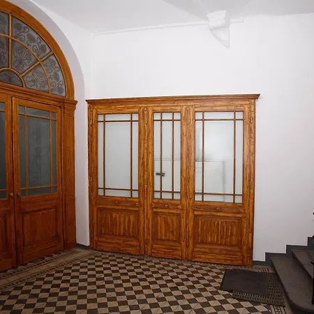 38 Vanessa Apartment