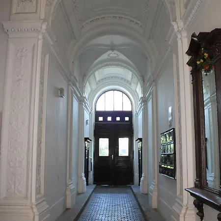 Royal Celakovskeho Sady * Praha