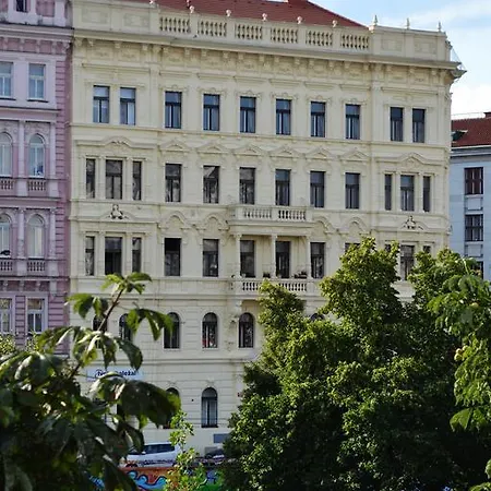 Tesnov Apartment *