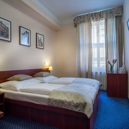 Pytloun Kampa Garden מלון 4*
