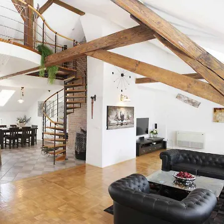 Apartment Attic Hastalska Prague