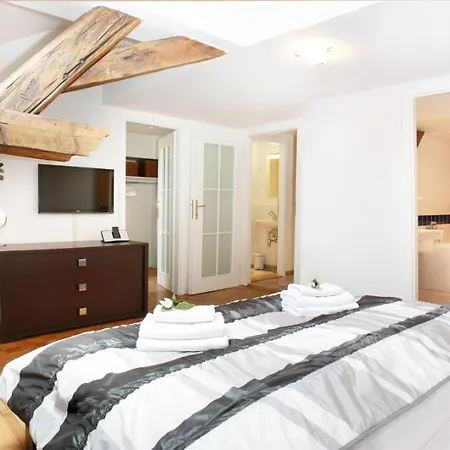 Apartment Attic Hastalska *