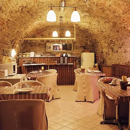 U Zlateho Konicka / The Golden Horse House 3*