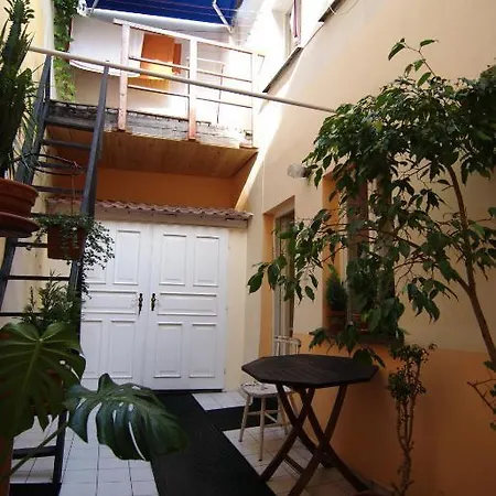 U Zlateho Konicka / The Golden Horse House 3*