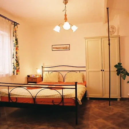 Bed & Breakfast U Zlateho Konicka / The Golden Horse House