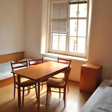 Hostel Dizzy Daisy *
