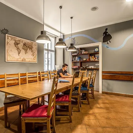 Albergue Ahoy!