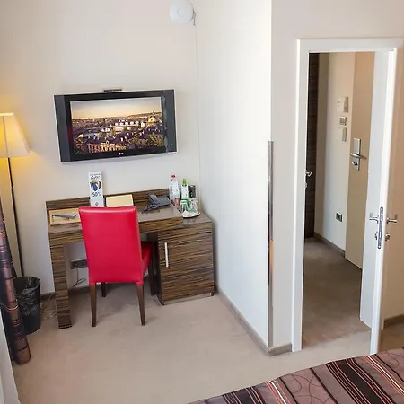 Hotel Ea Crystal Palace