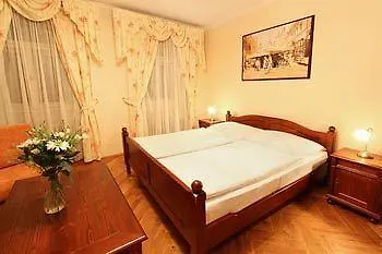 Hotel At The Golden Scissors 4*
