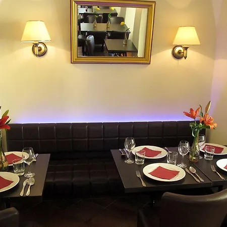 Hotel At The Golden Scissors 4*