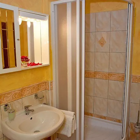 Hotel At The Golden Scissors