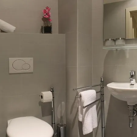 The Bridge Hotel 2*