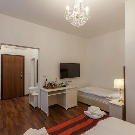 Hotel Little King U Malvaze