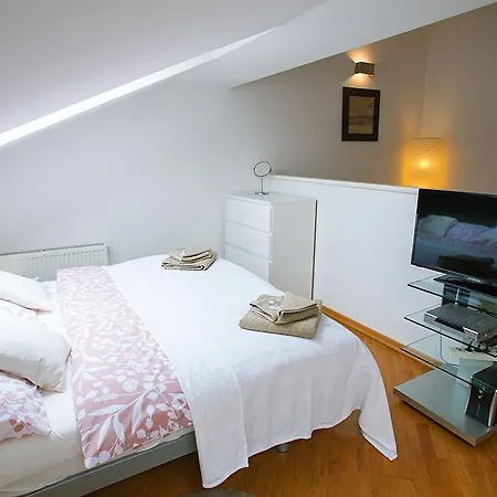Apartment Sunny In Center Prague