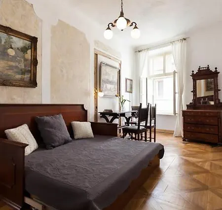 Apartment Old Town Apartment *