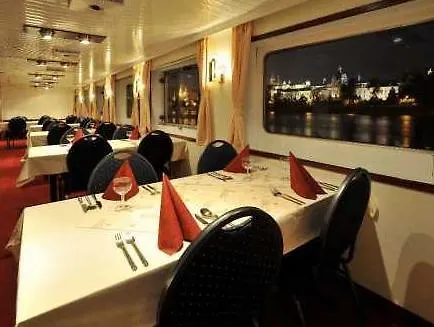 ספינת מלון Florentina Boat 3*