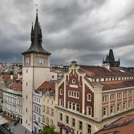 Charles Bridge Palace מלון 4*