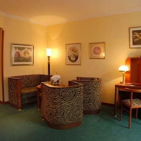 Ea Royal Esprit Hotel