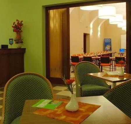 Ea Downtown 4*