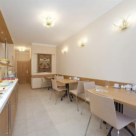 Louren - The Bridge Inn Aparthotel Prague