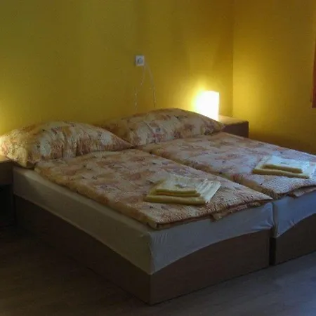 Altis 2* Praga