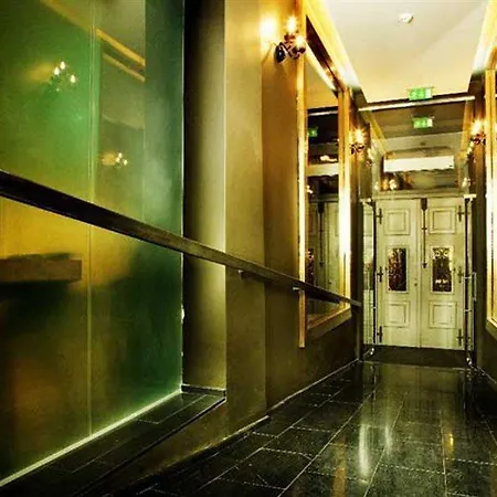 The Icon & Lounge Hotel 4*