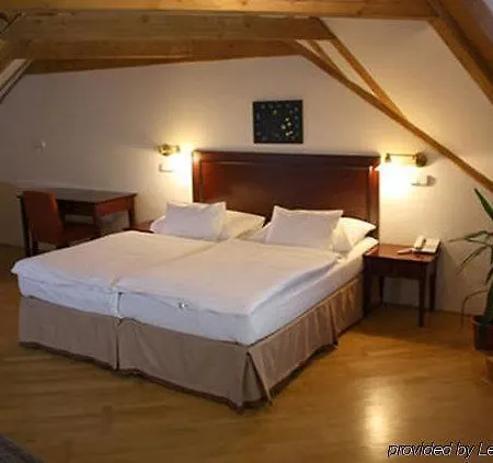 Charles Bridge & By Sivek Aparthotel 4*
