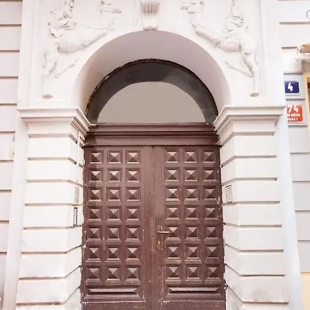 Kozna Loft Apartmán *