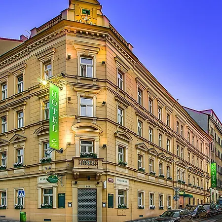 Three Crowns Hotel