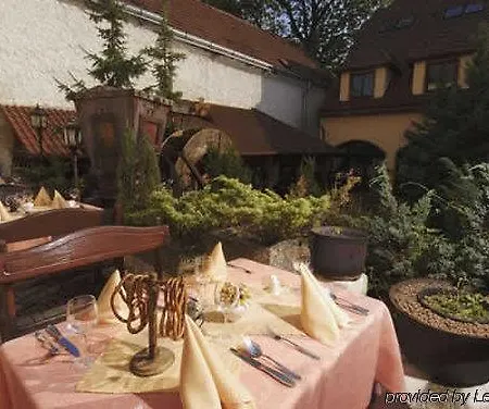 Selsky Dvur - Bohemian Village Courtyard Hotel 4*