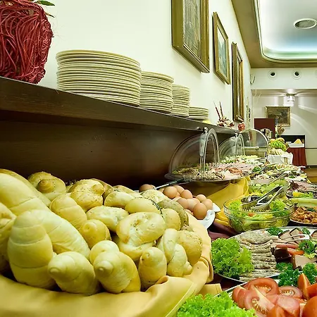 Ea Rokoko Hotel 4*