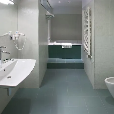 Prague Inn Hotel 4*