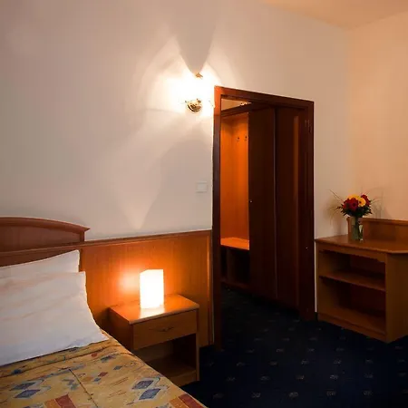 Kavalir Hotel 3*