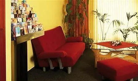 Henrietta Hotel 3*