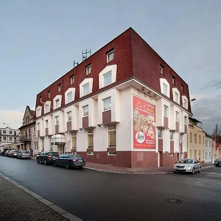 Henrietta Hotel 3*