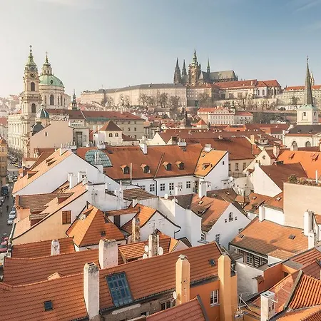 Mostecka 12 3* Prague