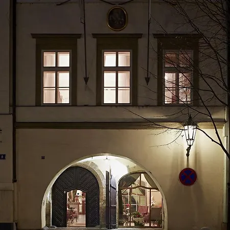 Almandine Aparthotel