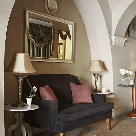 Almandine 4* Prague