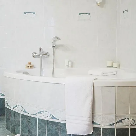 Almandine Aparthotel