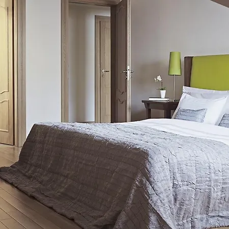 Almandine Aparthotel